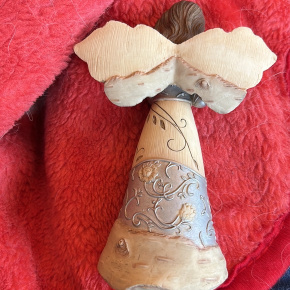 Elements Love you Grandma Angel Holding a Heart - Picture 5 of 9